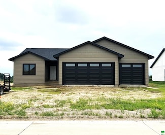708 17th St SE, Orange City, IA 51041