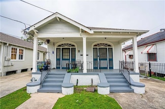 8632 Apple St, New Orleans, LA 70118
