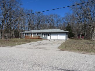606 Wall St, Manistee, MI 49660