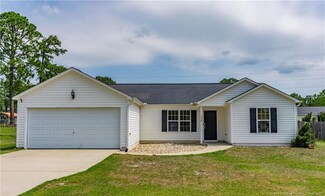 124 Old English Ln, Spring Lake, NC 28390