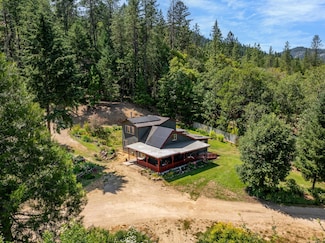 1905 W Evans Creek Rd, Rogue River, OR 97537
