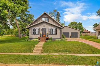 701 S Main Ave, Colton, SD 57018
