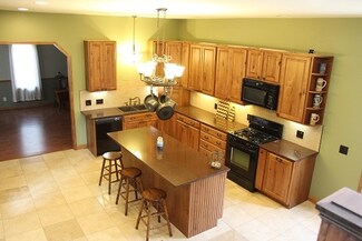 204 W Chestnut St, Pardeeville, WI 53954