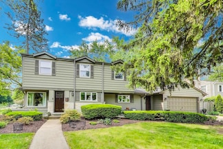 1311 E Woodford Place, Arlington Heights, IL 60004