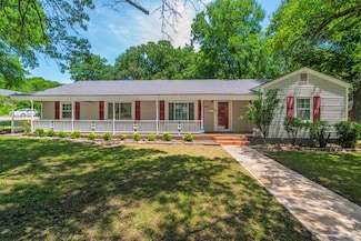 612 W Simmons St, Weatherford, TX 76086