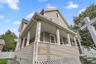 52 Lexington Ave, Norwalk, CT 06854