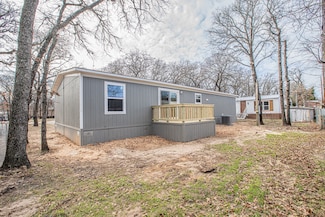 1613 Mockingbird Ln, Azle, TX 76020