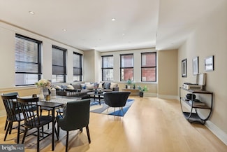 1515 Locust St Unit 301, Philadelphia, PA 19102