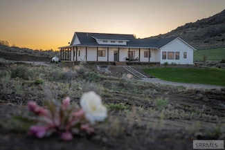 1032 E Butte Rd, Menan, ID 83434