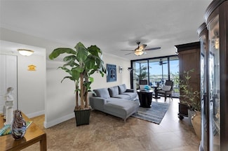 105 Lake Emerald Dr Unit 711, Oakland Park, FL 33309