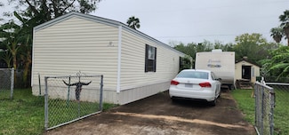 57 Lakeside Dr S, Los Fresnos, TX 78566