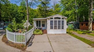 2757 Owens Unit 57 Dr, Houghton Lake, MI 48629