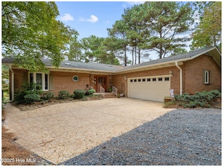114 Cobblestone Ct, West End, NC 27376