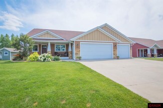 212 Pinehurst Dr, Mankato, MN 56001