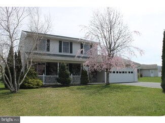 2 Central Dr, Newmanstown, PA 17073