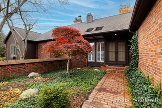 6047 N Gatehouse Dr SE Unit 56, Grand Rapids, MI 49546