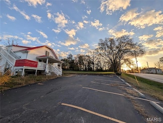 8528 Red Rose Ct, Cedar Hill, MO 63016