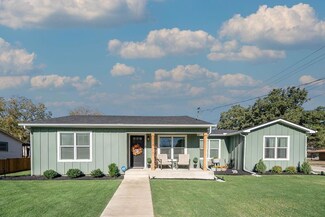 1214 N Lamb St, Bowie, TX 76230