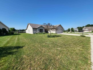 3426 E Sherman St, Columbia City, IN 46725