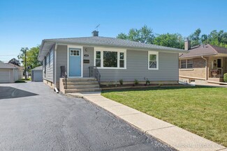 122 N Summit Ave, Villa Park, IL 60181