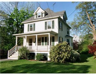 27 Sinawoy Rd, Cos Cob, CT 06807