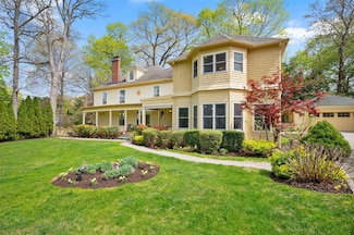 66 Drake Rd, Scarsdale, NY 10583