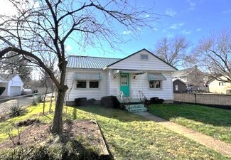1320 Race St, Dover, OH 44622