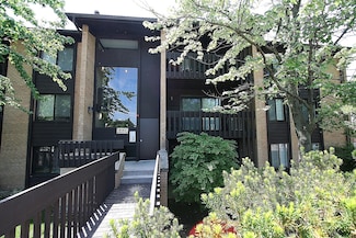 6143 Knoll Wood Rd Unit 106, Willowbrook, IL 60527