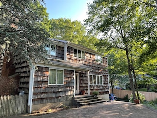 33 Pilgrim Dr, Port Jefferson, NY 11777