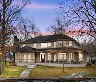 580 Lakeside Dr, Rome City, IN 46784