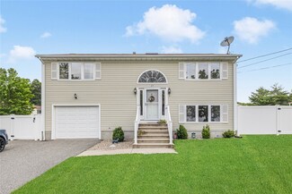 23 Hamlet Ct, Bristol, RI 02809