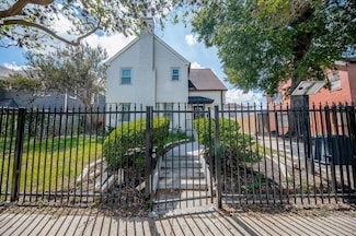 2906 Southmore Blvd, Houston, TX 77004