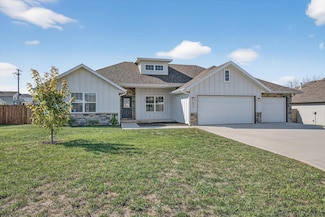 573 S Charlotte Ct, Republic, MO 65738