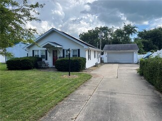 2909 Champaign Ave, Mattoon, IL 61938