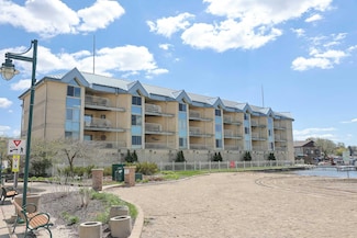 130 W Wisconsin Ave Unit 8, Pewaukee, WI 53072