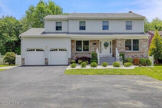 5 Catlett Ct, Manalapan, NJ 07726