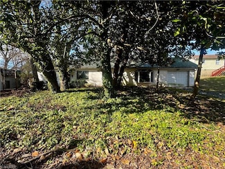 208 Wagstaff St, Thomasville, NC 27360