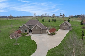 17560 Smith's Mill Rd, Smithville, MO 64089