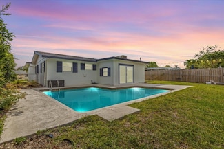 533 Riverside Dr, Palm Beach Gardens, FL 33410