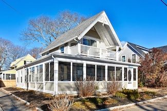 33 W Central Ave, Wareham, MA 02538