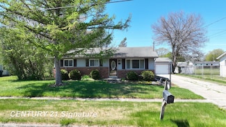3455 Angel Dr, Saginaw, MI 48601