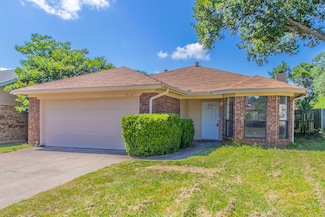 7512 Down Hill Dr, Fort Worth, TX 76120