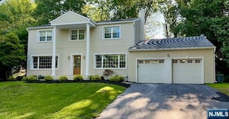15 Kings Ct, Woodcliff Lake, NJ 07677