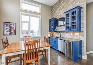264 E Center St, Des Moines, IA 50309