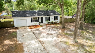25824 Shawnee St, Sorrento, FL 32776