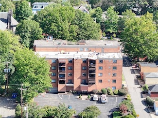 416 Isabella St Unit 404, Oakmont, PA 15139