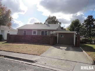923 Hawley Ave, Taylorville, IL 62568