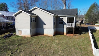 221 Bidwell St, Franklin, NC 28734