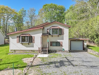 217 Coach Rd, Tobyhanna, PA 18466