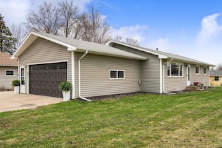 1217 Austin Rd, Owatonna, MN 55060
